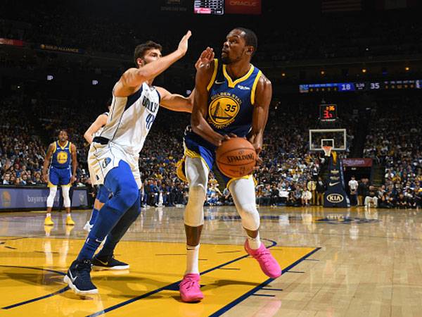 הווריירס לא ראו את זה מגיע. דוראנט (צילום: Noah Graham/NBAE via Getty Images)