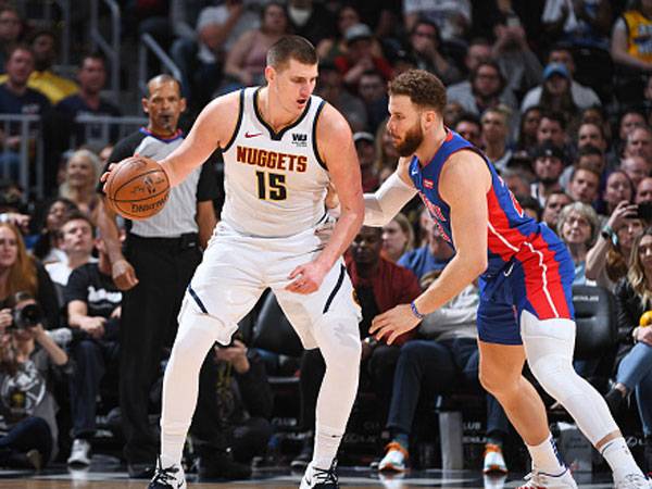 הנאגטס כמעט שמטו יתרון ענק (צילום: Garrett Ellwood/NBAE via Getty Images)