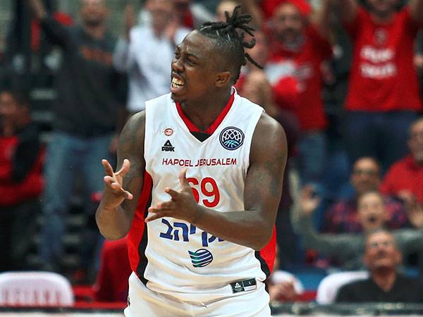 בראון, נקודות שלו הביאו את הניצחון הקטן בסיום (אלן שיבר)