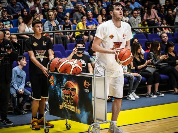 פניני. סוף סוף תואר שלשות (עודד קרני)