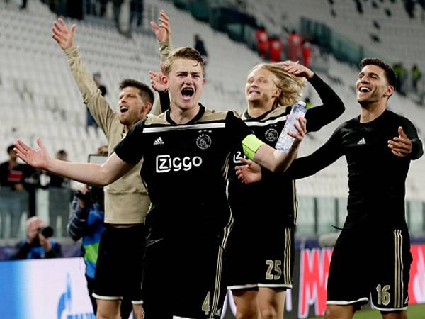 טוטאל פוטבול. אייאקס עלתה בצדק (getty)