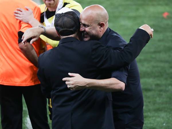 עם אברמוב. "זרקתי לו מספר, והוא אמר 'כן'" (דני מרון)