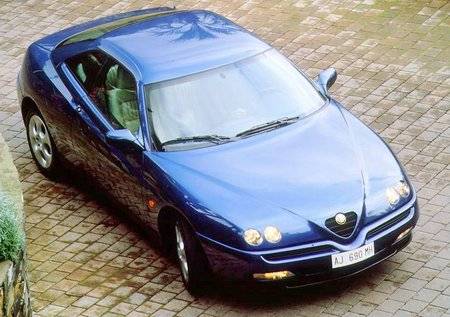 אלפא רומיאו GTV משנות ה-90. יצירת מופת (צילום: יצרן)