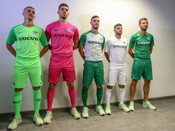 החדשים והישנים מציגים את המדים (מאור אלקסלסי)