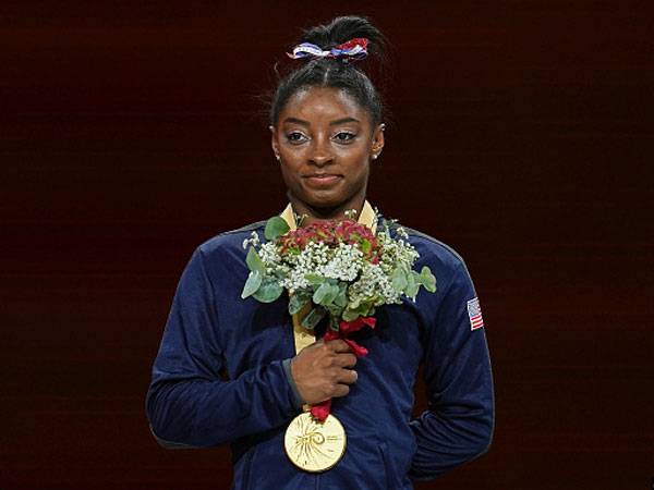 ביילס הדהימה גם בשטוטגרט (getty)