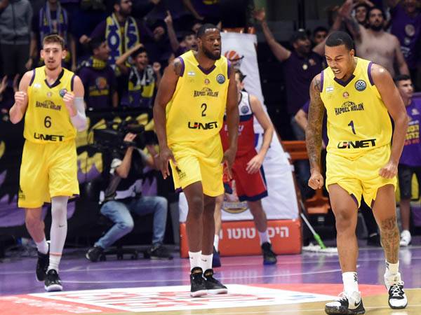 חולון מפנטזת על גביע (ברני ארדוב)