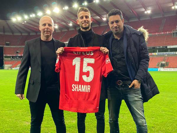 שמיר עם סוכניו קידן וקצב. צעד חשוב לקריירה של הקשר