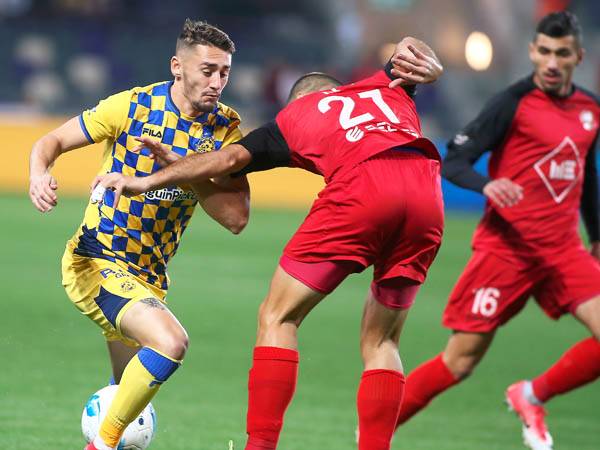 האיש שירש את הגופיה בעלת המספר המחייב נתן קונצרט ראוי לחולצה (צילום: אלן שיבר)