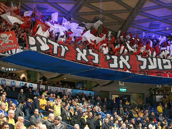 האוהדים בדרבי האחרון (אלן שיבר)