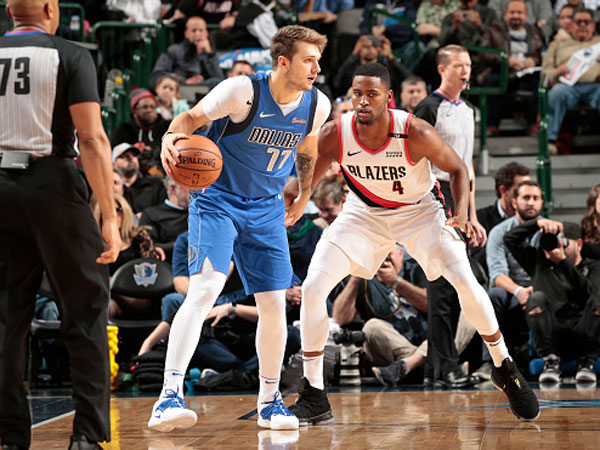 דונצ'יץ' ודאלאס נראים טוב (צילום: Glenn James/NBAE via Getty Images)