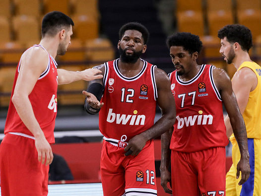 היוונים חוגגים ניצחון דרמטי (getty)