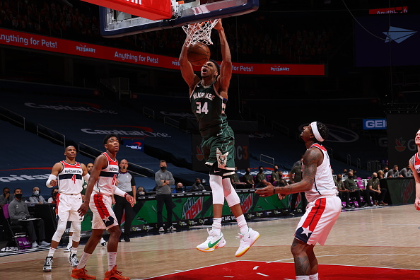 יאניס אנטטקומפו. טריפל-דאבל שלישי ברציפות (Getty)