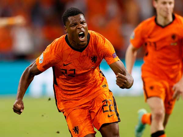 "רכבת הרים רגשית". דאמפריז חוגג את שער הניצחון הדרמטי (GETTY)