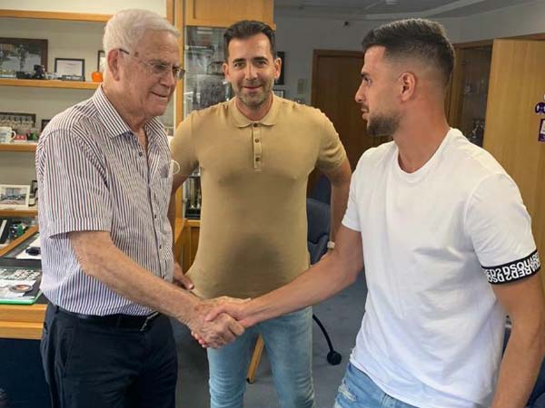 דוד עם שחר ודודו דהאן. בכר מחזיק ממנו מקצועית (האתר הרשמי)