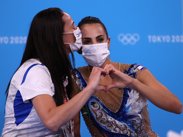"בלי חיבוק היא לא הייתה יכולה להמשיך" (Getty)