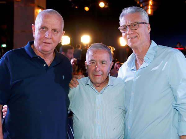 מיקי ברקוביץ', מוטי ארואסטי ויו"ר מכבי ת"א שמעון מזרחי (צילום: אלן שיבר)