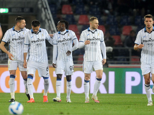 סיסה ושחקני אטאלנטה. ממלא את החלל הריק (Getty)