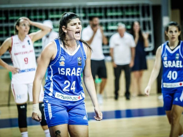 רבר במדי הנבחרת הלאומית (קרדיט: איגוד הכדורסל)