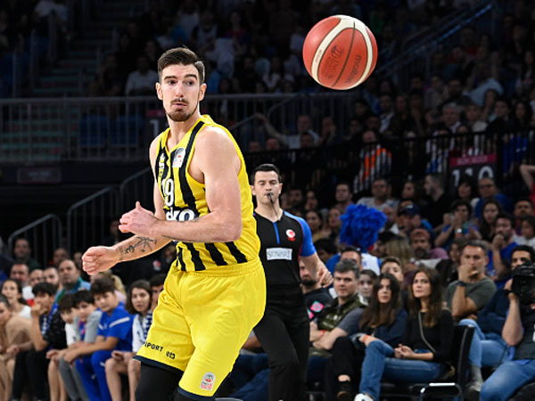חוזר לליגה הצרפתית. דה קולו (Photo by Seskim Photo/MB Media/Getty Images)