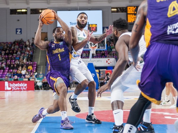 רגלנד. התבלט בהארכה (FIBA)