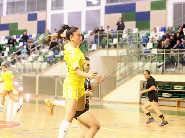 תהל מאירי מול השער של פ''ת (קרדיט: הדר ואן קולא, איגוד הכדורסל)