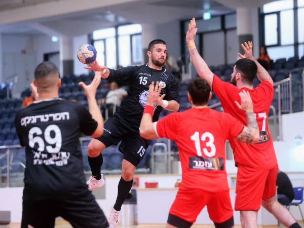 ועכשיו מחכים (הדר ואן קולא, איגוד הכדוריד)