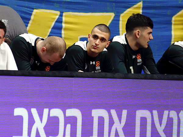 ירצה לשכוח את הערב הזה. מדר (אלן שיבר)
