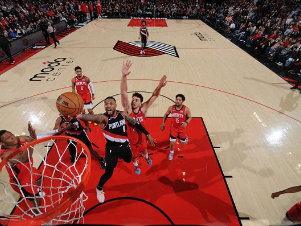כלום לא יעצור אותו (Cameron Browne/NBAE via Getty Images)