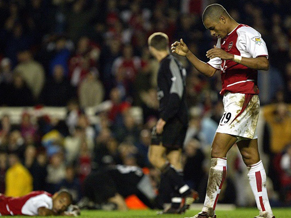נכנעו ליונייטד ברגע האחרון. ארסנל של 2003 (getty)