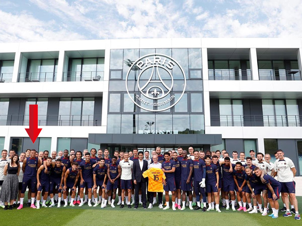 אמבפה. תמונה שעוררה הדים (פ.ס.ז', רשמי)