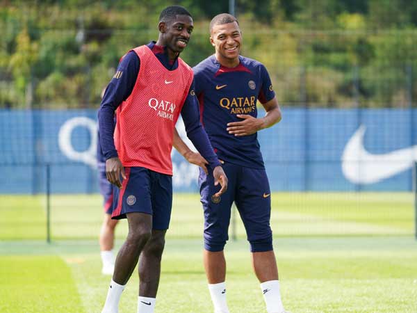 קיליאן אמבפה באימון יחד עם עוסמאן דמבלה. השניים ישחקו יחד? (GETTY)