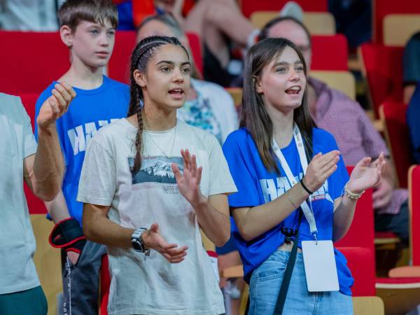 זו רק ההתחלה עבור השתיים. מחטי (מימין) ושוריגין (משמאל) (קרדיט: ההתאחדות העולמית IMMAF)