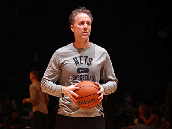 וושינגטון. נתנה לקיף לאמן (Nathaniel S. Butler/NBAE via Getty Images)