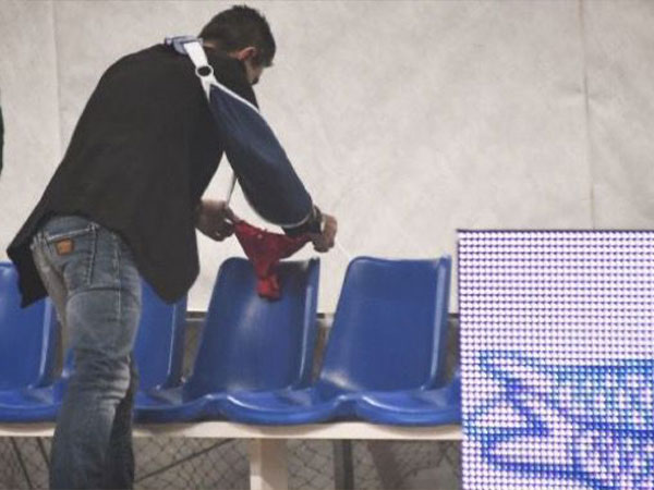 דימיטריס ינאקופולוס הניח תחתונים על ספסל אולימפיאקוס