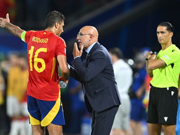 מאמן על המגרש (Marius Becker/picture alliance via Getty Images)