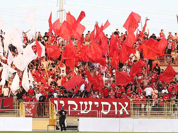 חמושה בצבא אדום (צילום: אודי ציטיאט)