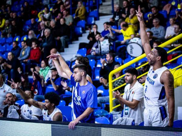 (FIBA)