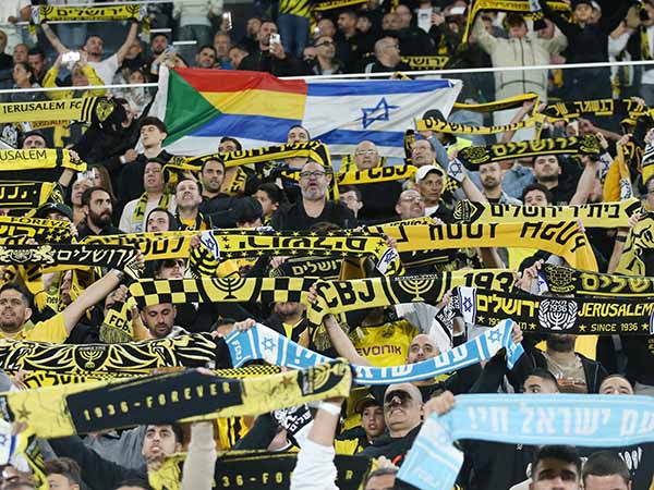 הקהל הבית“רי - שותף מלא בניצחון (אלן שיבר)