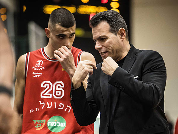 במעמד צד אחד (עודד קרני)