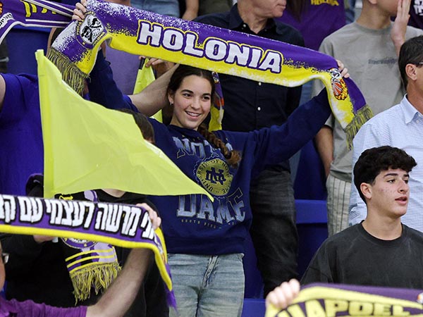 הקהל האורח רוצה לראות את הקבוצה שלו מבטיחה את המקום הרביעי (שיבר)