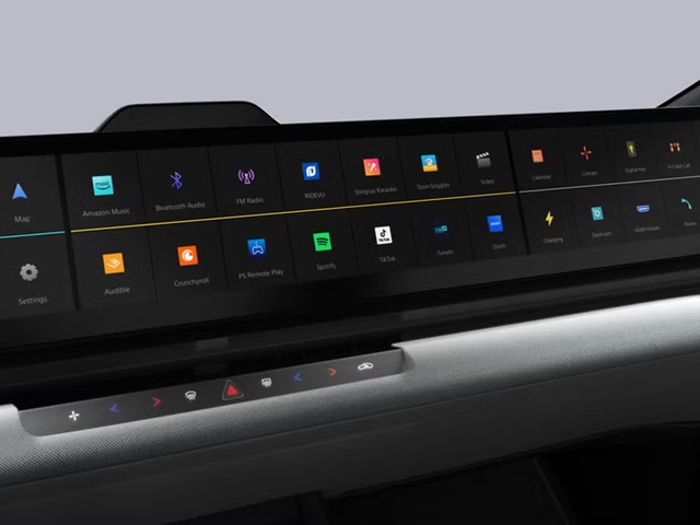 מסכים ושירותי תוכן של SONY, וזה רק המסך שמול הנוסע