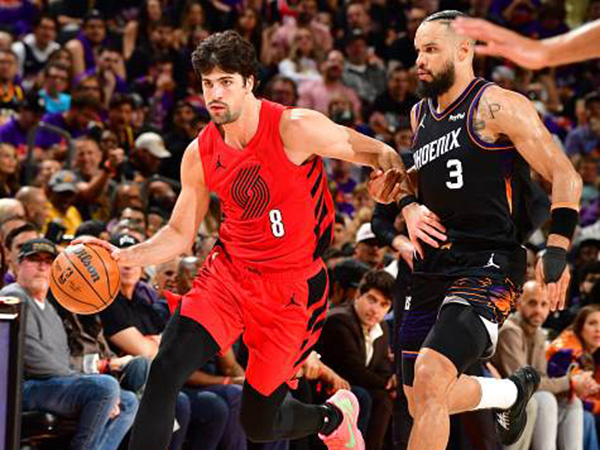 הופעה של אולסטאר אמיתי (Photo by Barry Gossage/NBAE via Getty Images)