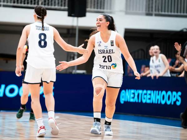 “בטוח שהיא תצליח“ (FIBA)