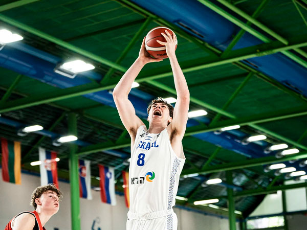 מעל כולם. מוזס (FIBA)