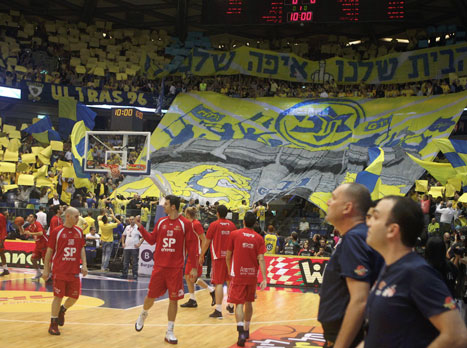 לכולנו צריכים להידלק נורות אזהרה (אלן שיבר) צפו בקטטה בת"א בתחילת השבוע