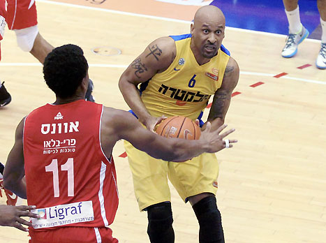 לא הצטיין, החברים שלו היו שם בשבילו. סמית' (צילום: אלן שיבר)