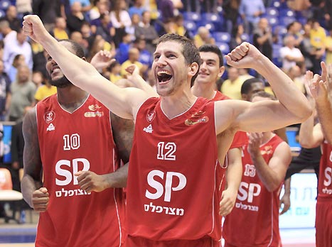 בהפועל עכשיו רוצים להמשיך לרוץ (צילום: אלן שיבר)