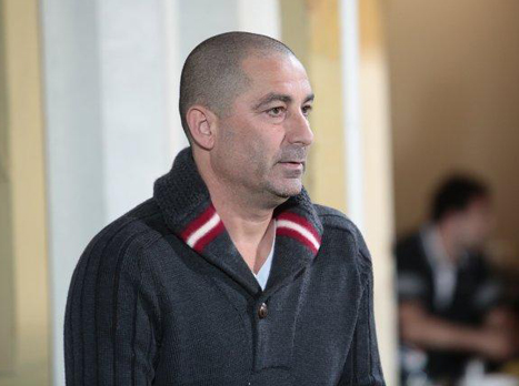 בן זקן מוריד את הכפפות (יוסי שקל)