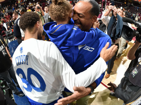 עם האבא דל. תומך נלהב (Getty)