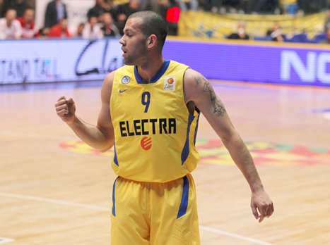 חוזר להיכל. פארמר (אלן שיבר)